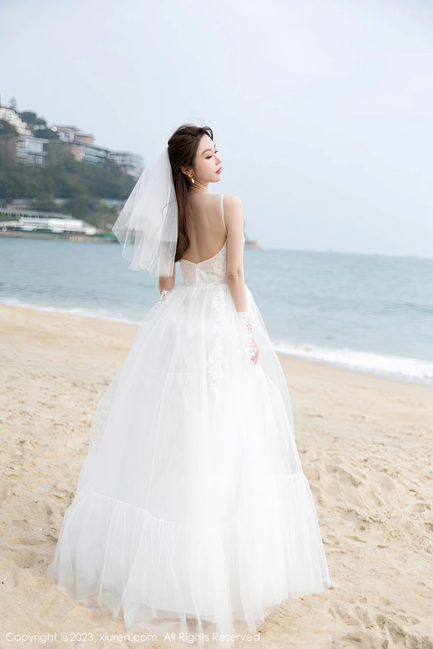 图片[2]-[Xiuren秀人网]2023.01.10 VOL.6109 婠婠么 灰色连体镂空内衣加情趣渔网袜性感私房写真集-秀人网官方网站